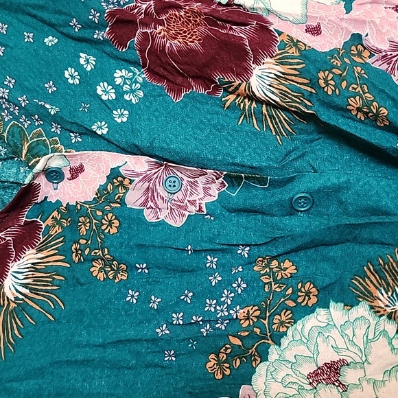 Rue 21 Floral Crop top - Picture 5 of 16